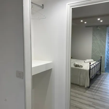 Royal House Bed & Breakfast 4*